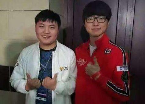 headtr1ck晒与s1mple合照祝贺其回归