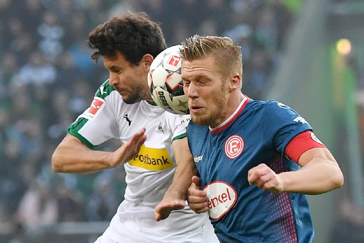 龙塞罗：巴萨这么多年都在演同样剧本，他们给裁判的钱还太少（龙塞罗：巴萨多年如出一辙，连给裁判的钱都嫌少）